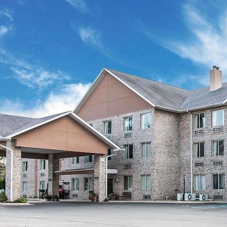 Comfort Inn Whitehall Near Michigan'S Adventure Экстерьер фото