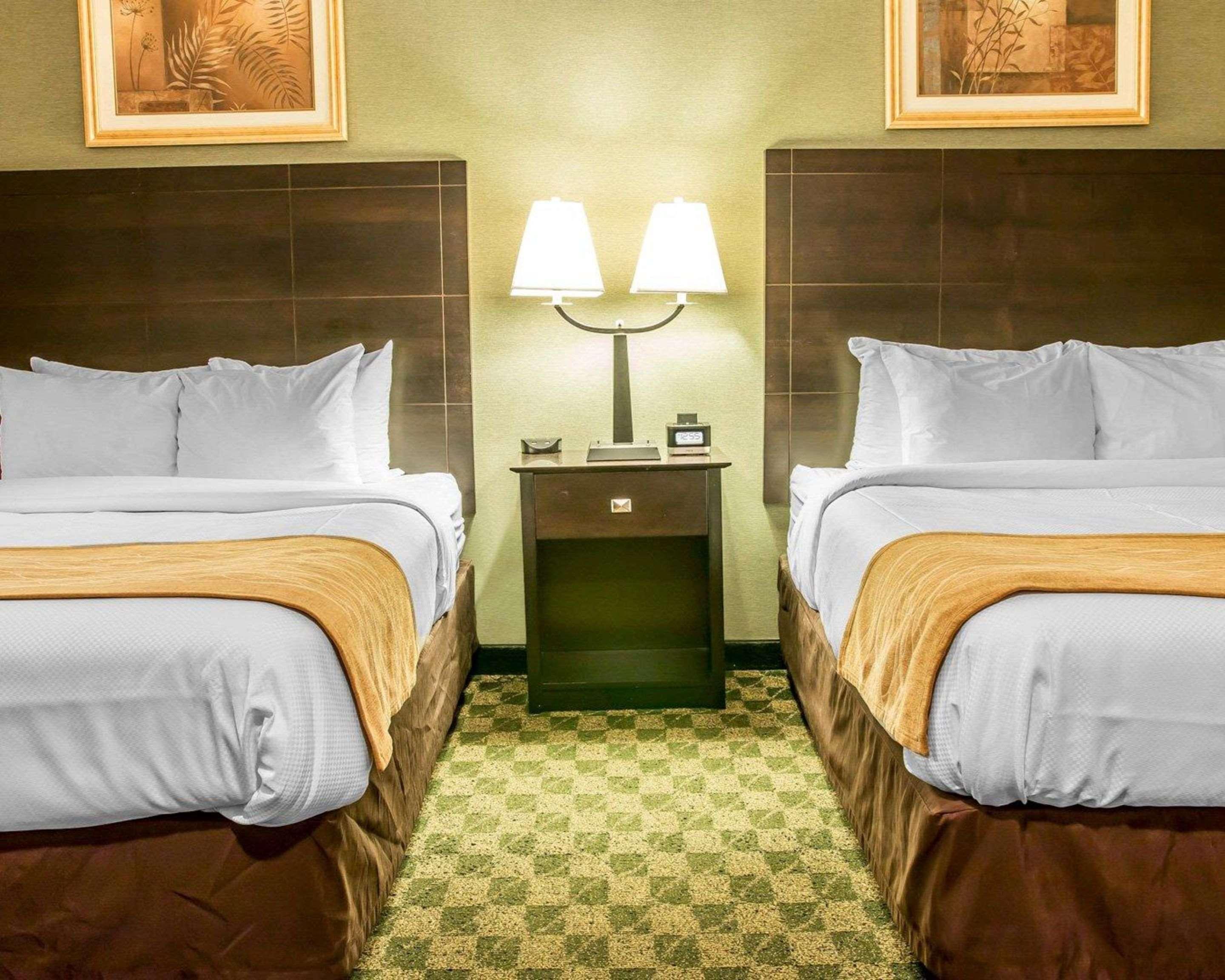 Comfort Inn Whitehall Near Michigan'S Adventure Экстерьер фото