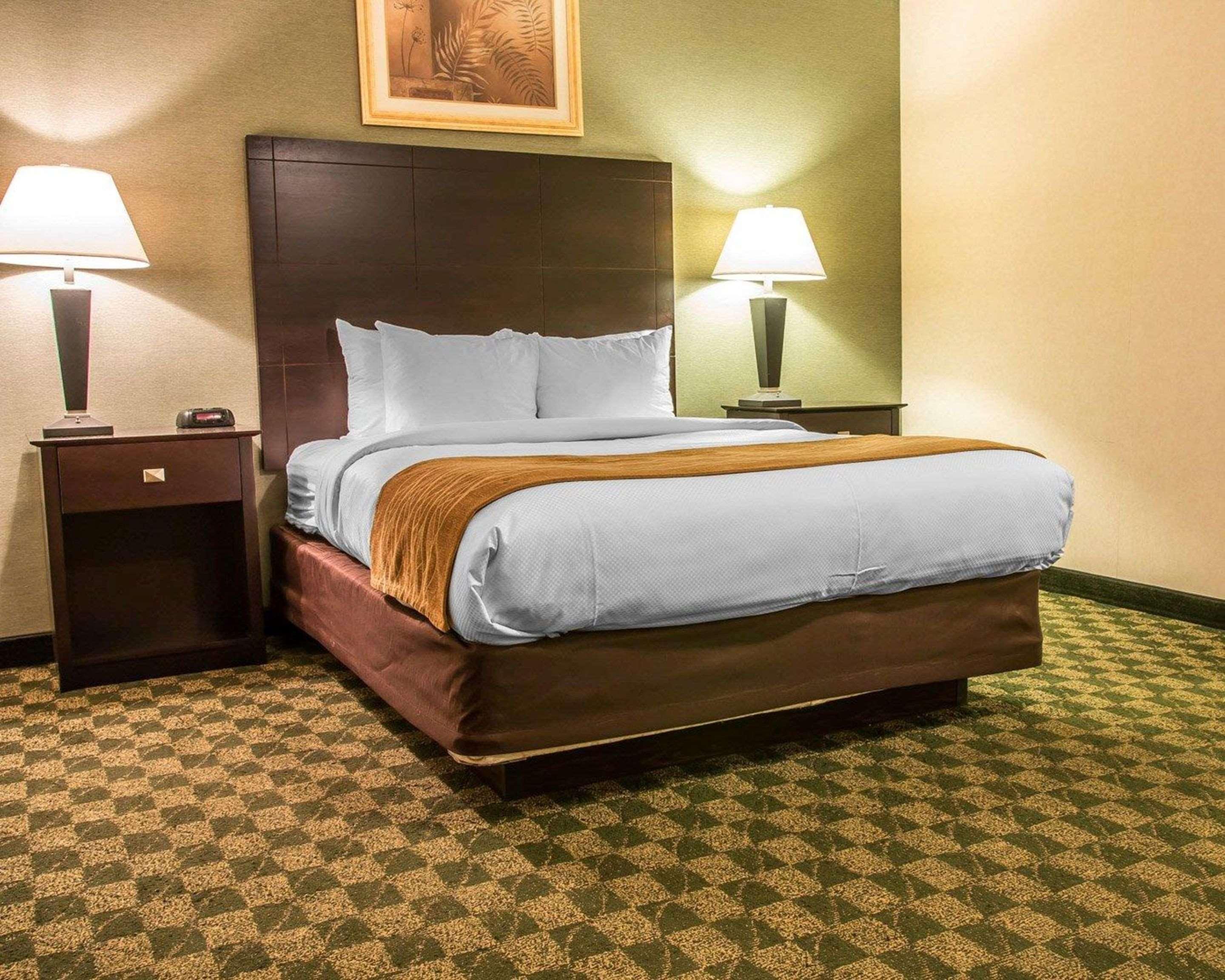 Comfort Inn Whitehall Near Michigan'S Adventure Экстерьер фото