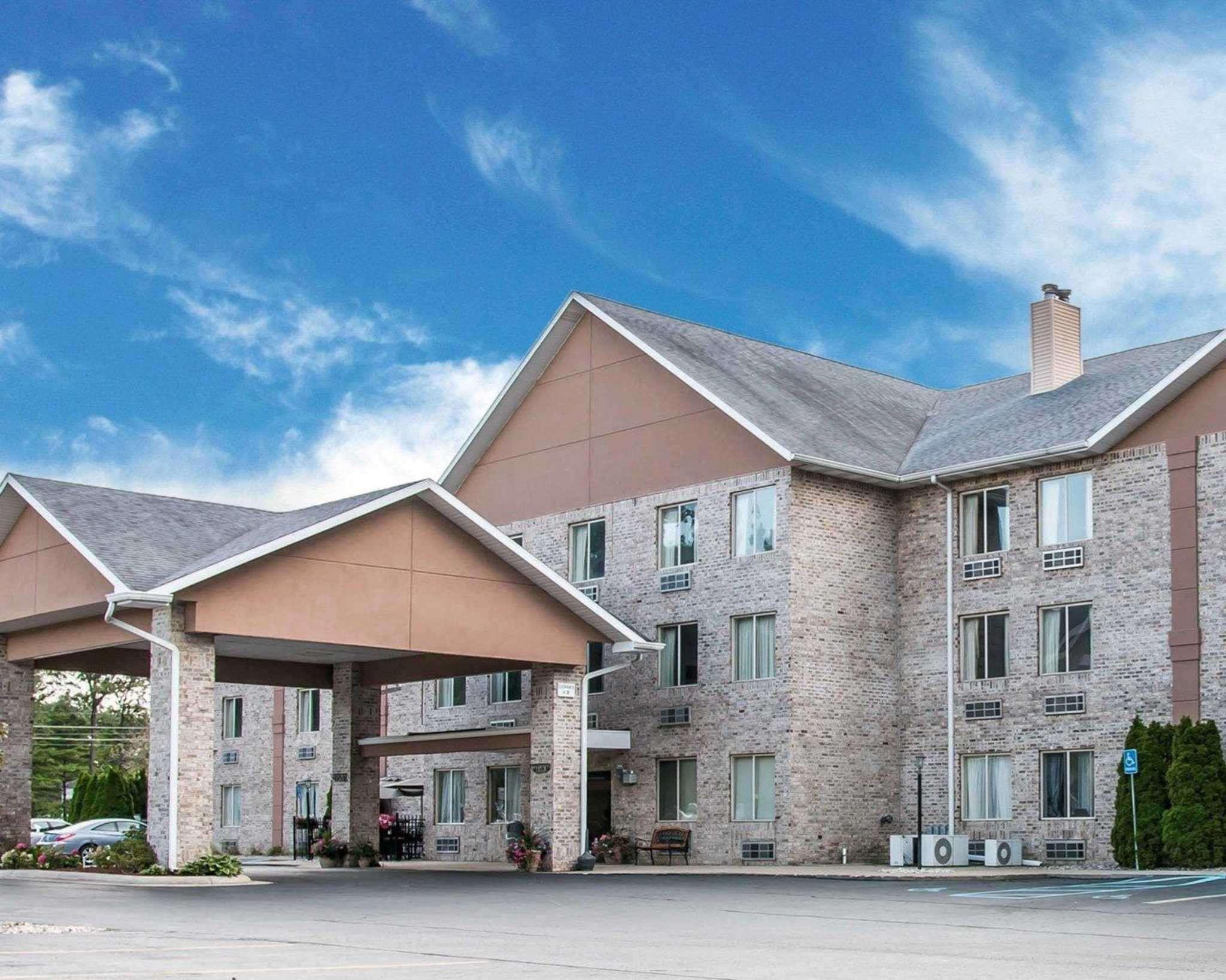 Comfort Inn Whitehall Near Michigan'S Adventure Экстерьер фото