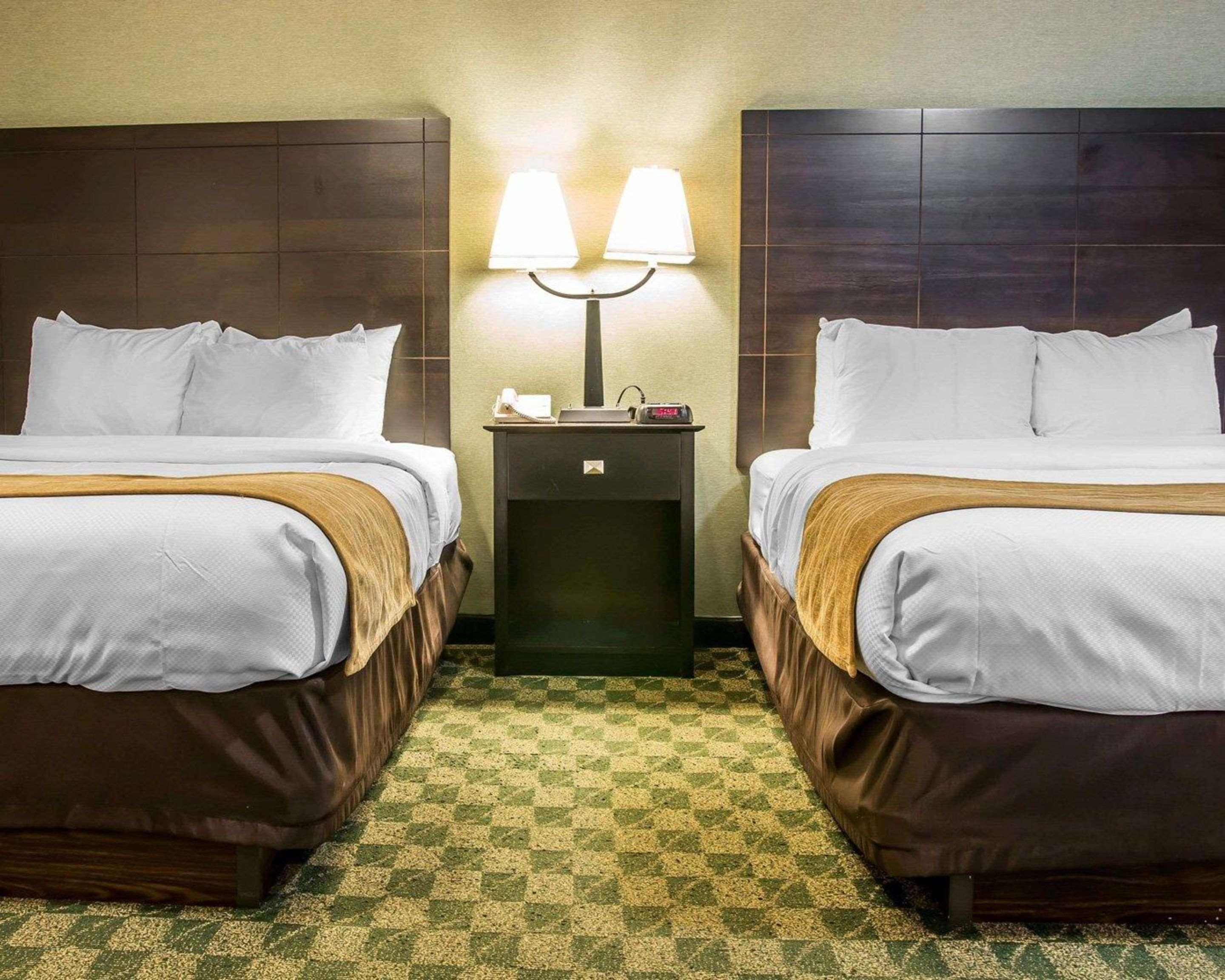 Comfort Inn Whitehall Near Michigan'S Adventure Экстерьер фото