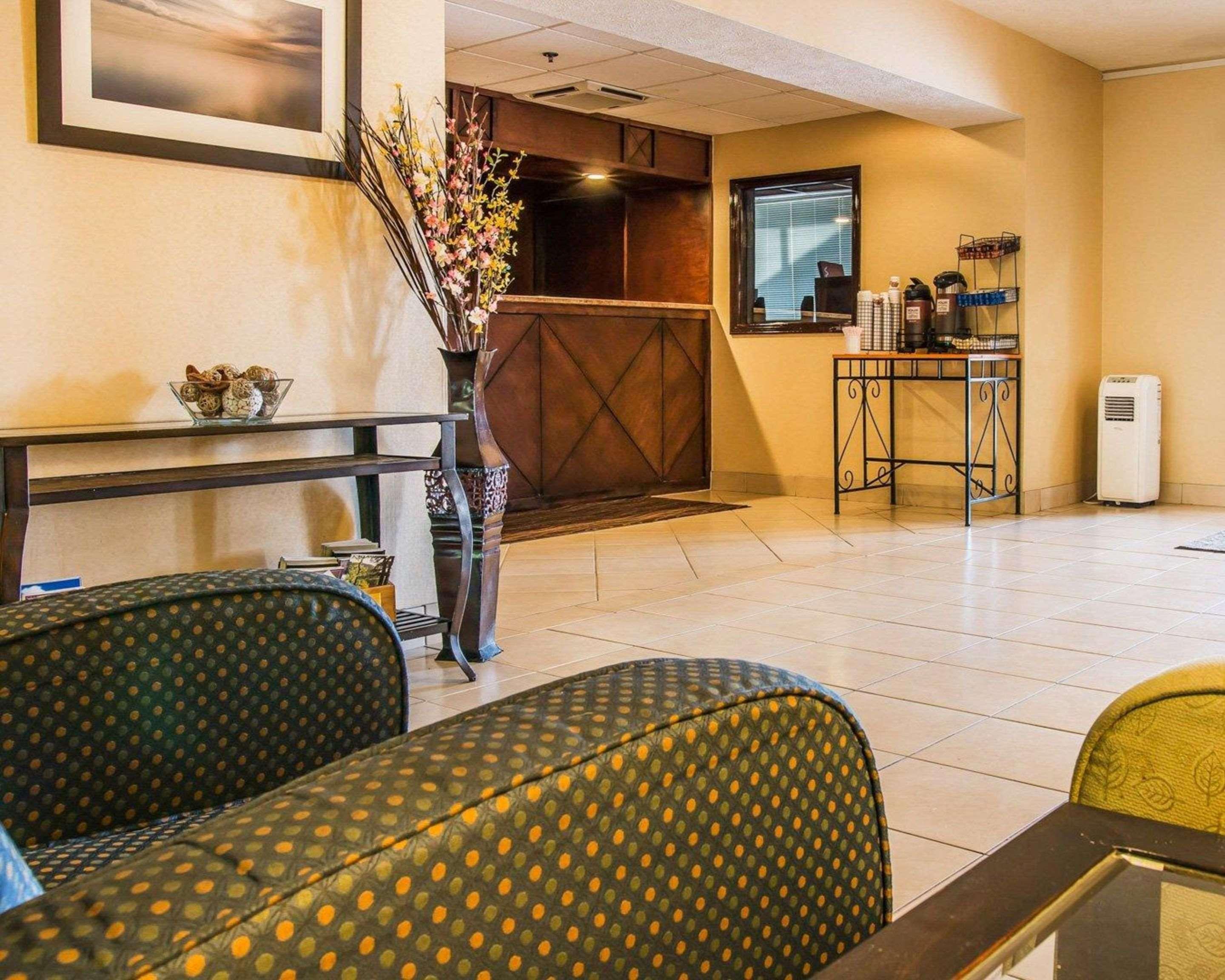Comfort Inn Whitehall Near Michigan'S Adventure Экстерьер фото