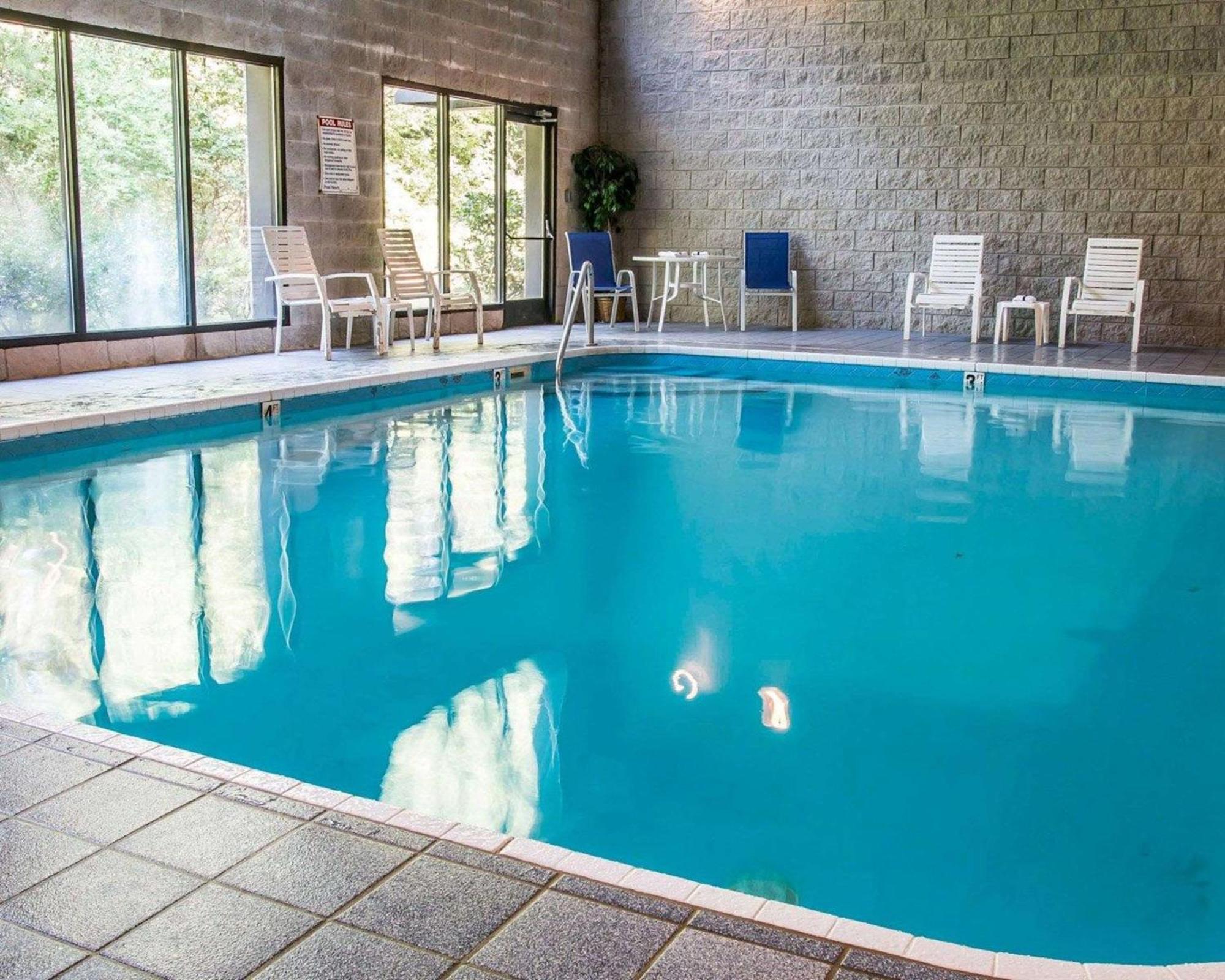 Comfort Inn Whitehall Near Michigan'S Adventure Экстерьер фото