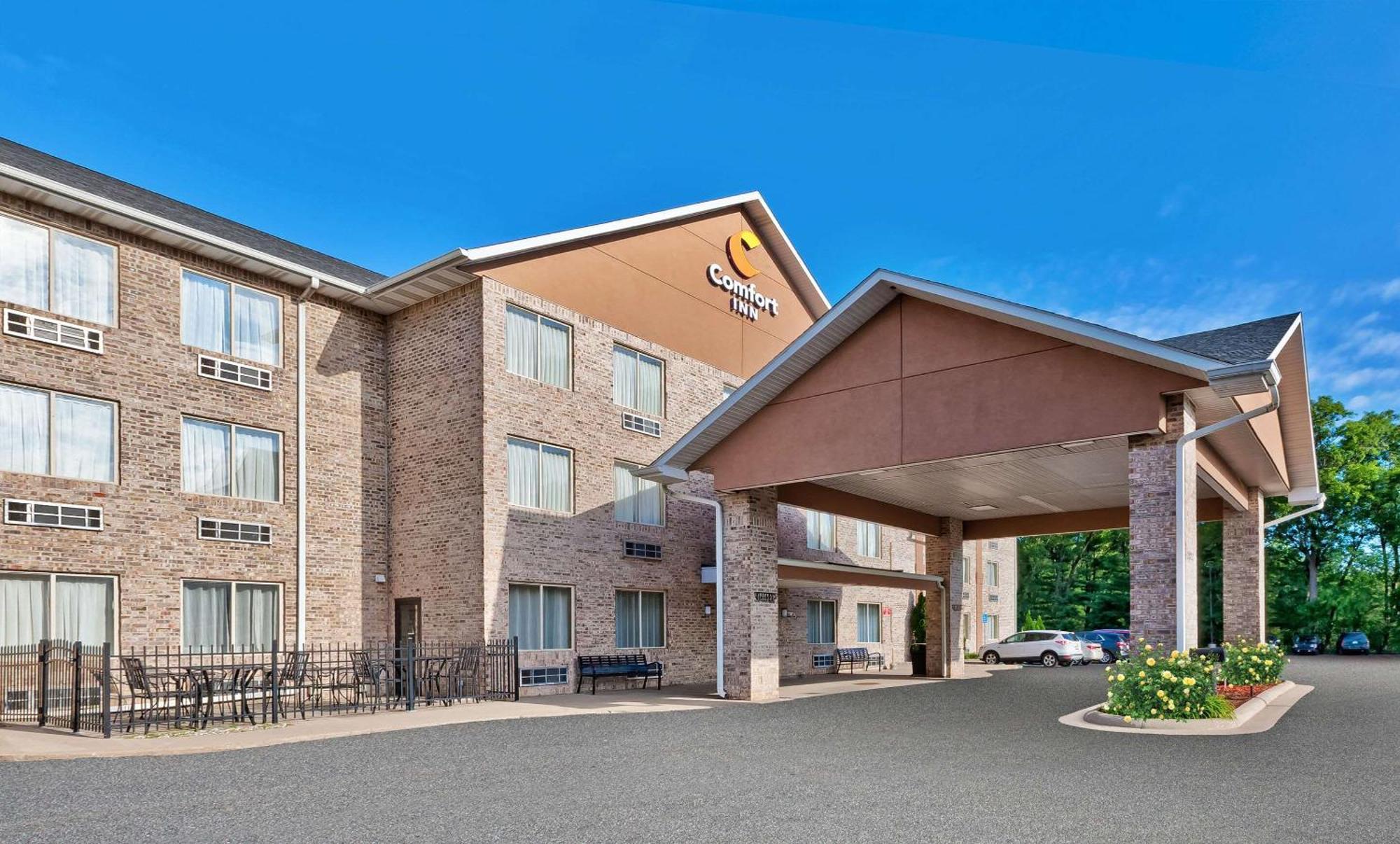 Comfort Inn Whitehall Near Michigan'S Adventure Экстерьер фото