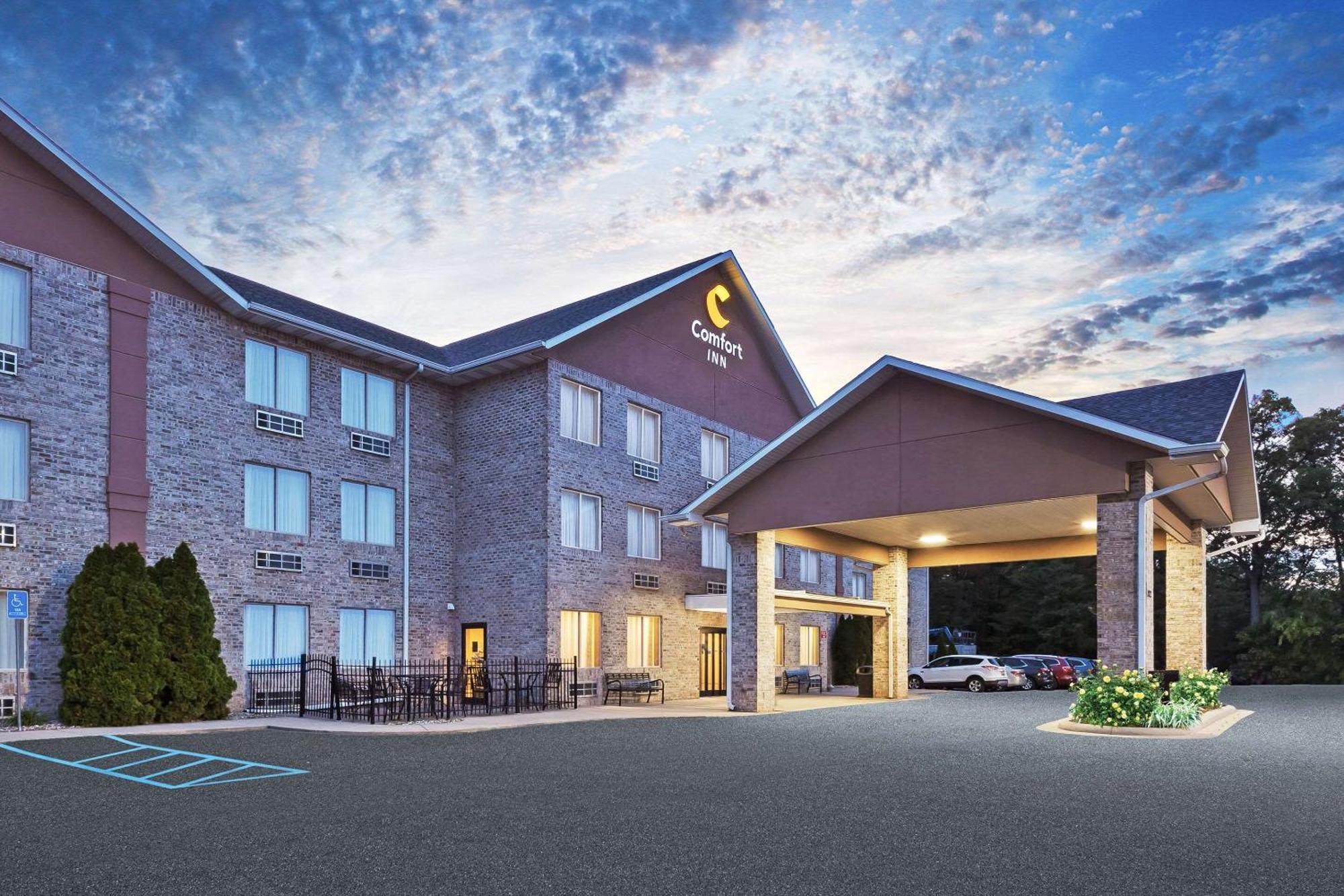 Comfort Inn Whitehall Near Michigan'S Adventure Экстерьер фото